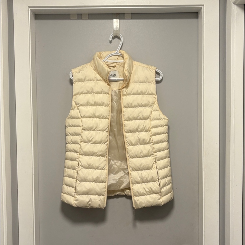 NWOT DeFacto Medium Butter Yellow Puffer Retails $299